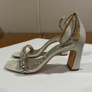 BADGLEY MISCHKA White Harriet Open Toe Block Heel Size 10